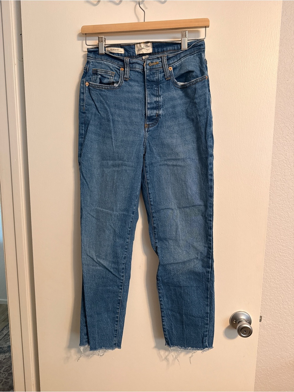 Universal Thread High-Rise Straight Jeans in Medium Blue Wash